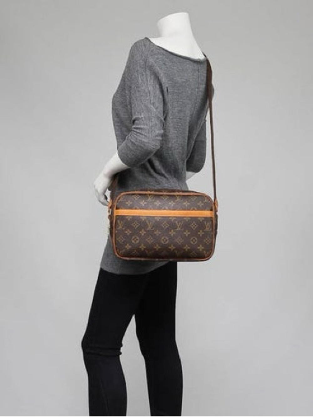 LOUIS VUITTON
Monogram Canvas Reporter PM Bag‎ Crossbody message- Brown/Tan